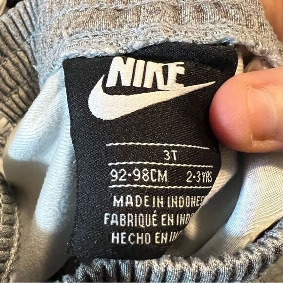 Nike joggers with logo on front toddler size 3T - Picture 3 of 4